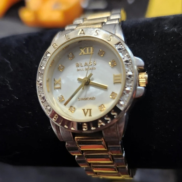 Vintage Bill Blass Womens Diamond and mother of pearl watch - Picture 2 of 11
